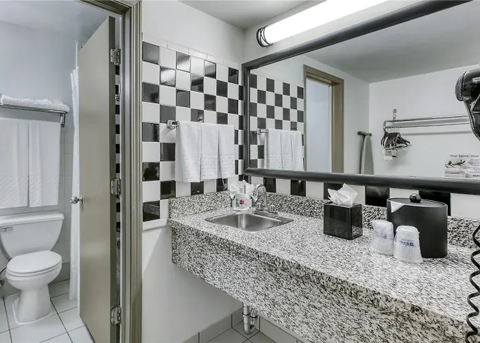 Western Downtown-river North 3*