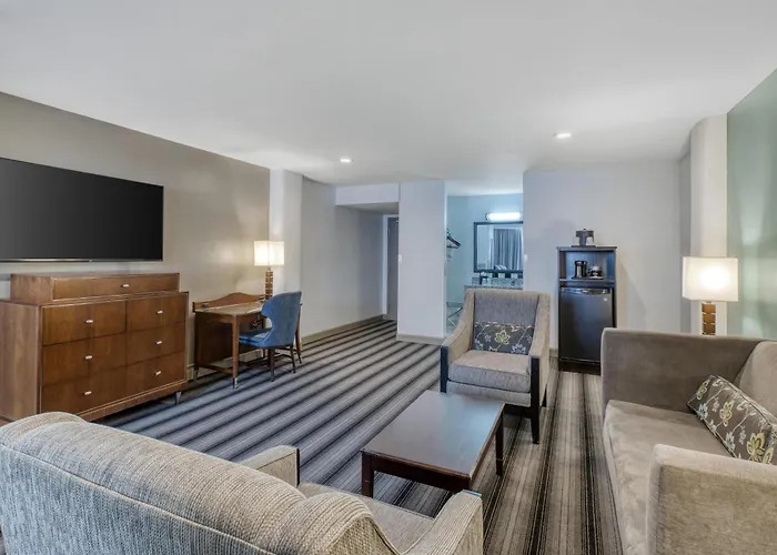 Western Downtown-river North 3*