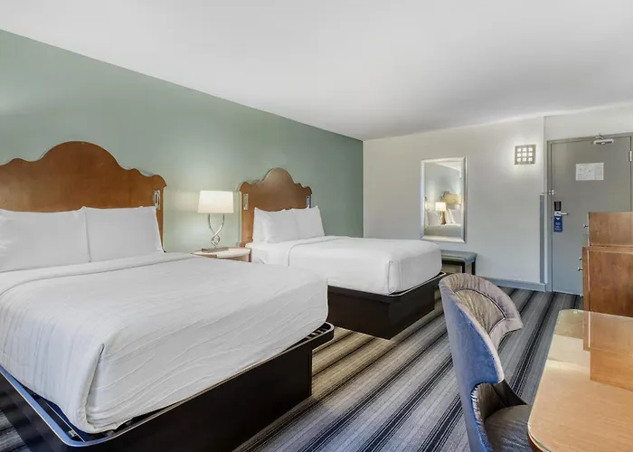 Western Downtown-river North Hotel 3*