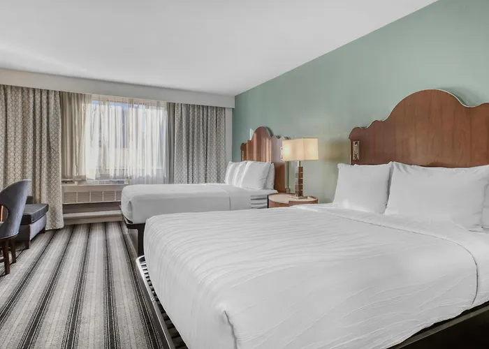 Western Downtown-river North 3*