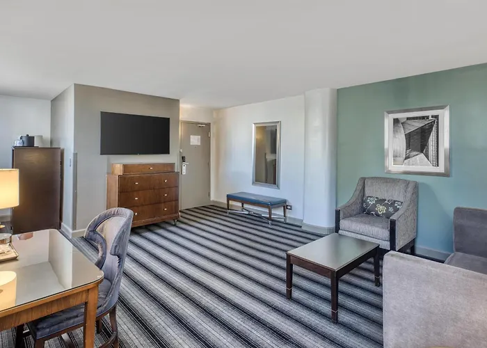 Hotel Western Downtown-river North 3*